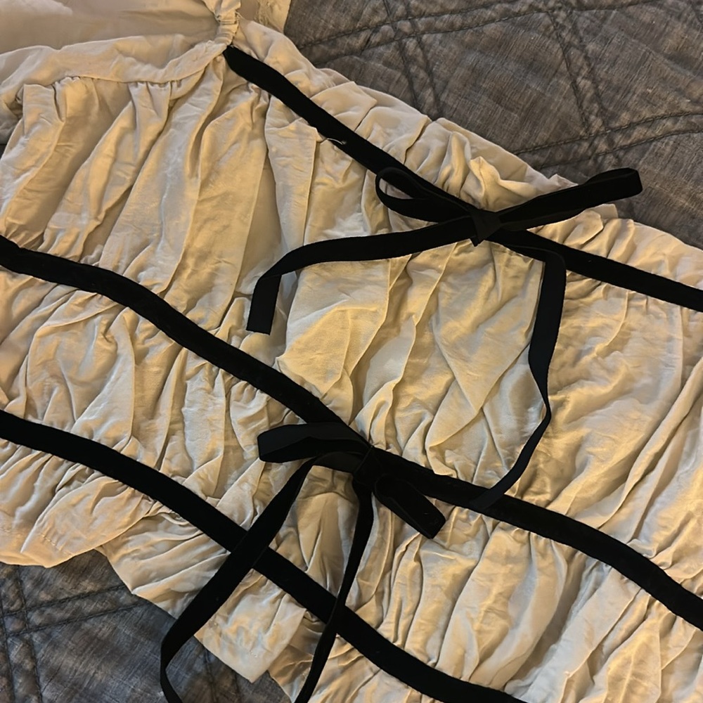 Bow Detail Crop Top - Picture 2 of 6
